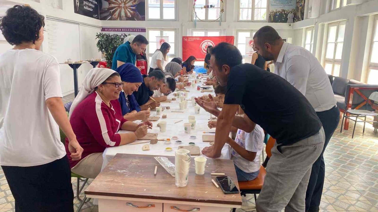 Koruyucu Aile Günü’nde seramik atölyesi etkinliği düzenlendi