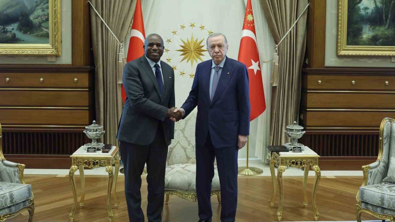 Cumhurbaşkanı Recep Tayyip Erdoğan, İngiltere Dışişleri Bakanı David Lammy’yi kabul etti.