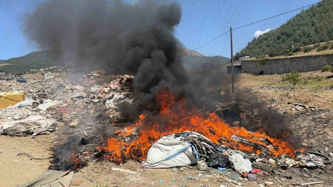 Osmaniye’de hurdalıkta çıkan yangın söndürüldü