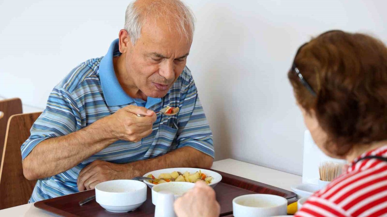 Antalya Büyükşehir Belediyesi Kent Lokantası hizmete girdi