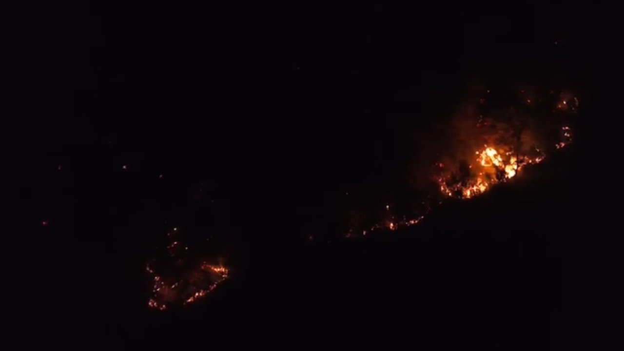 Kozan’daki yangın kontrol altına alındı: 2’si ev 3 yapı zarar gördü