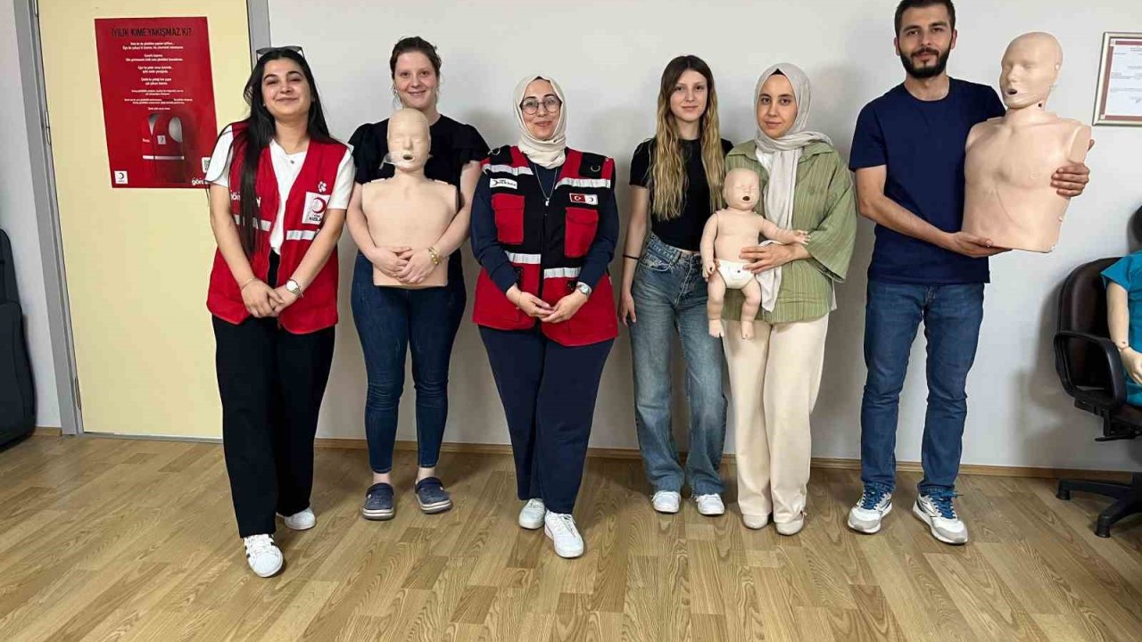 Türk Kızılay’dan ilk yardım eğitimleriyle hem bilinçlendirme hem destek