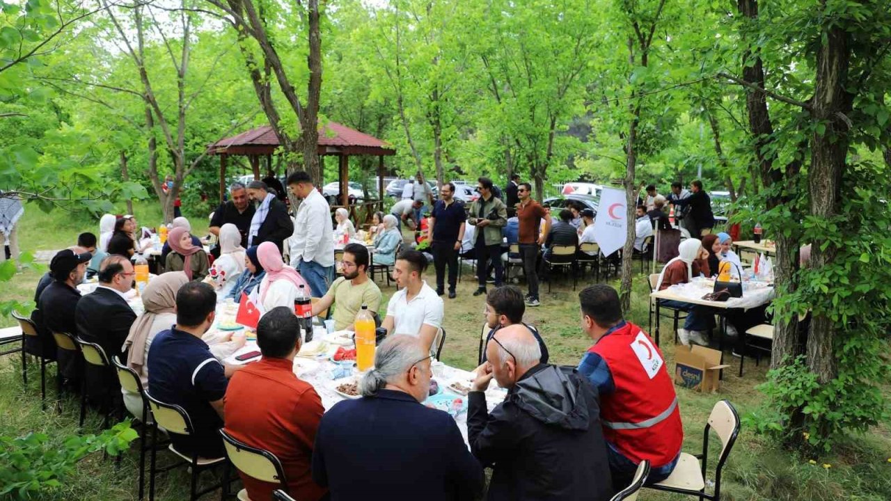 Gazzeli öğrenciler piknikte buluştu