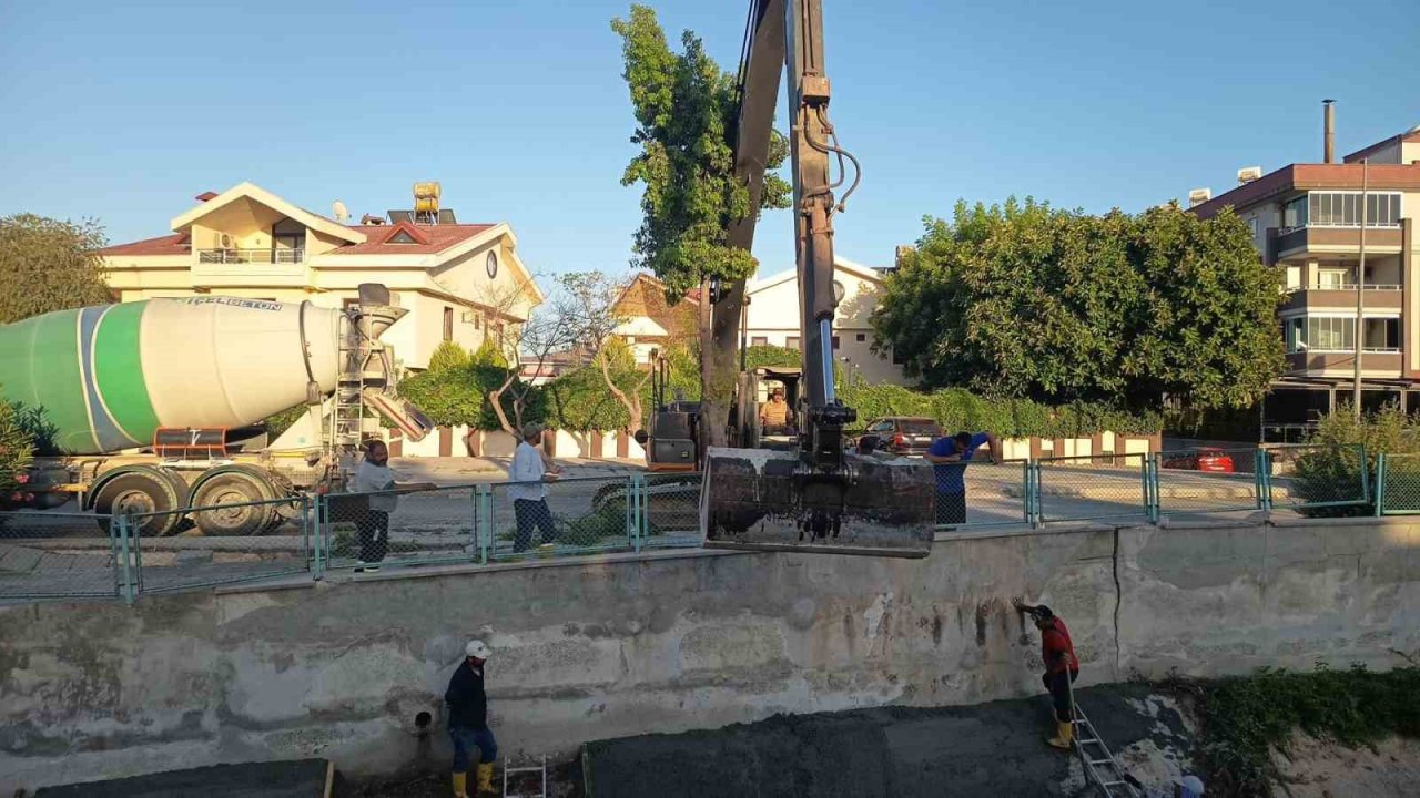 Cetvel Kanalı’nda tadilat sırasında kaldırım taşları ve zemin zarar gördü