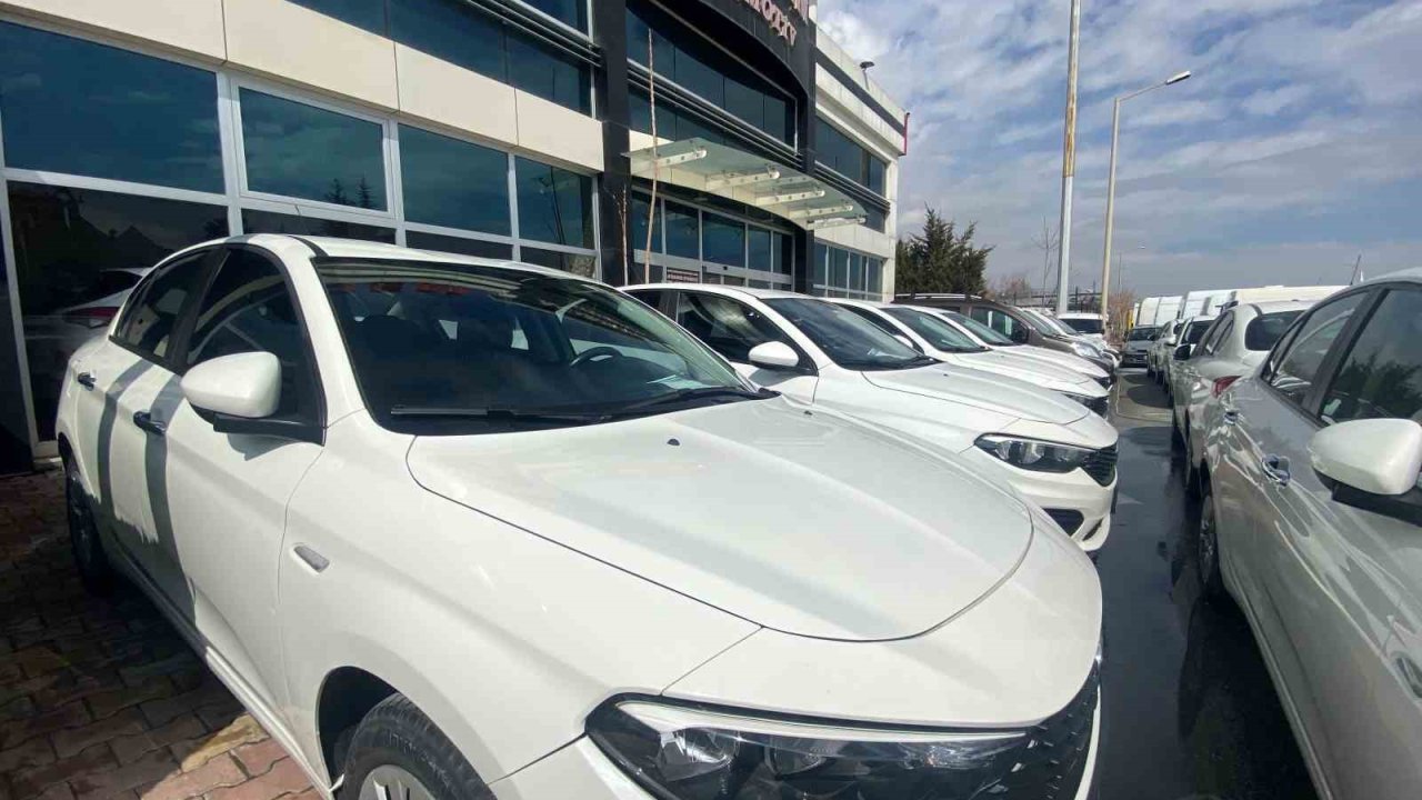 Araç piyasası sabit, gözler faiz indiriminde