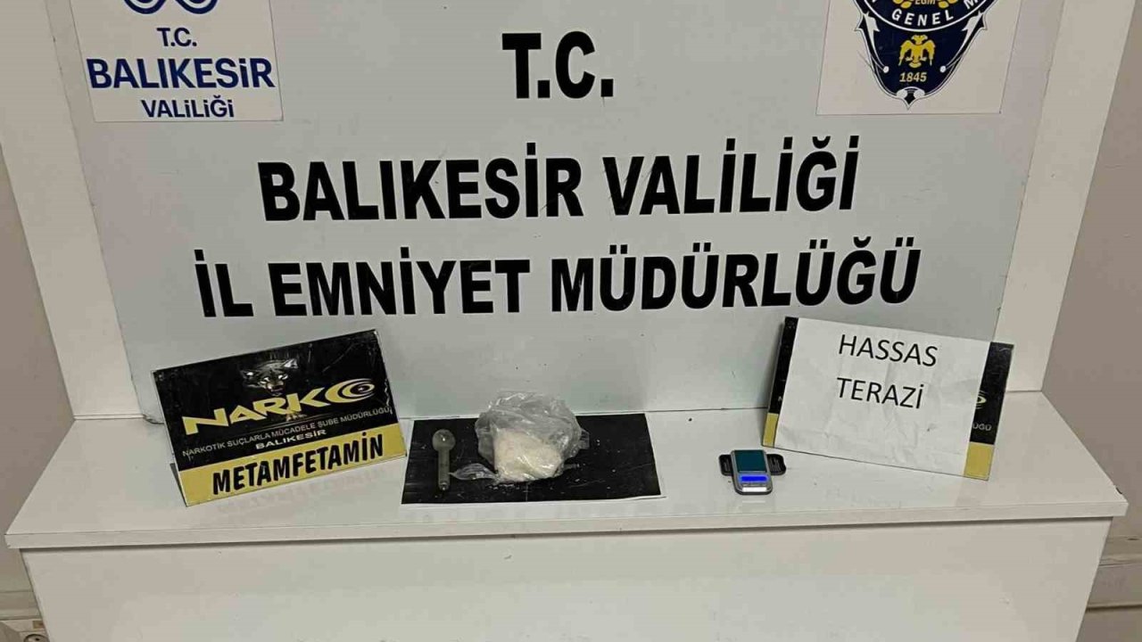 Balıkesir’de uyuşturucu taciri 3 kişi tutuklandı