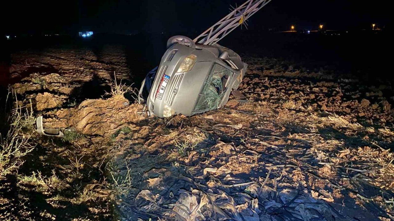 Otomobil tarlaya yuvarlandı