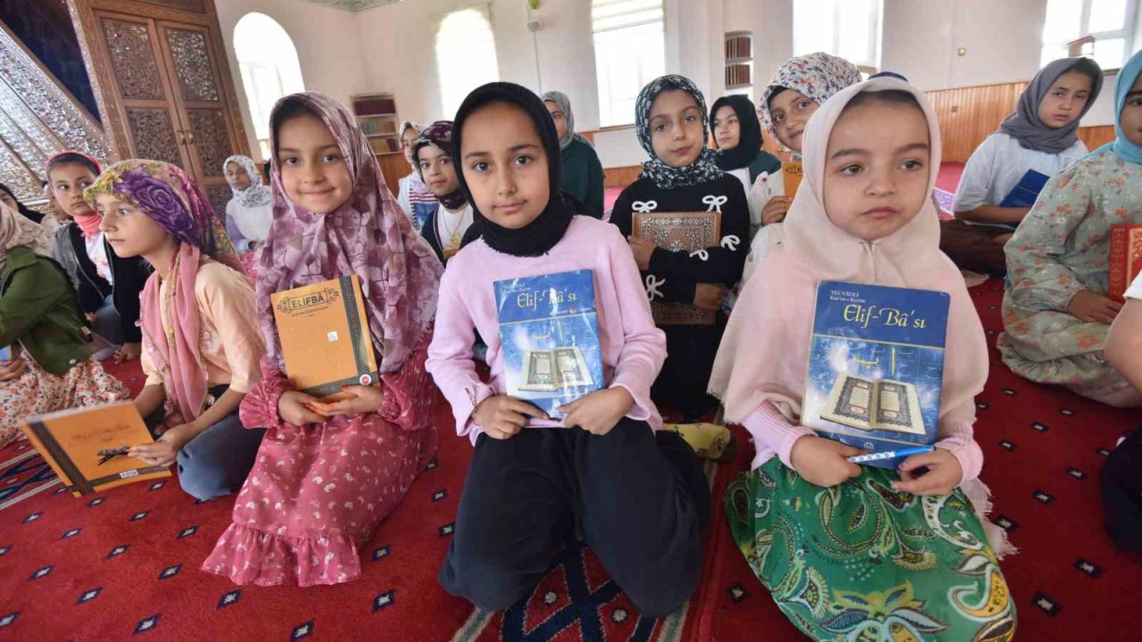 Ahlat’ta yaz Kur’an kursları açılış programı düzenlendi