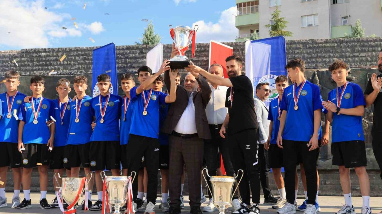 Talas’ın altın çocukları yine tarih yazdı