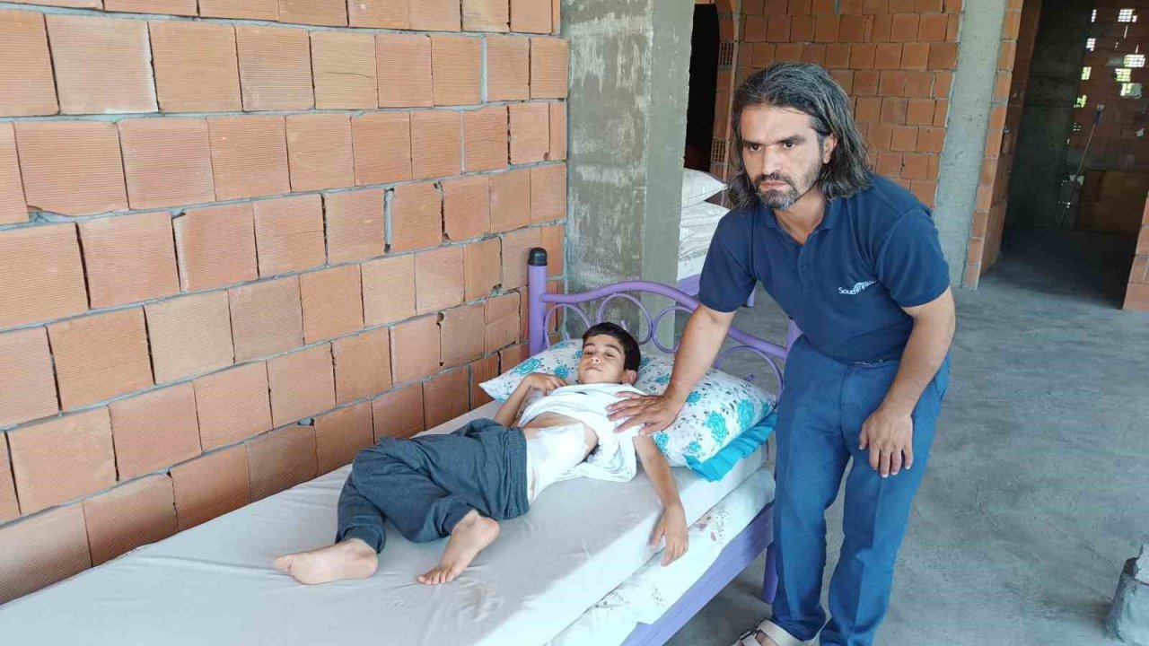 Bahçede oynayan 8 yaşındaki çocuk, yorgun mermi ile yaralandı