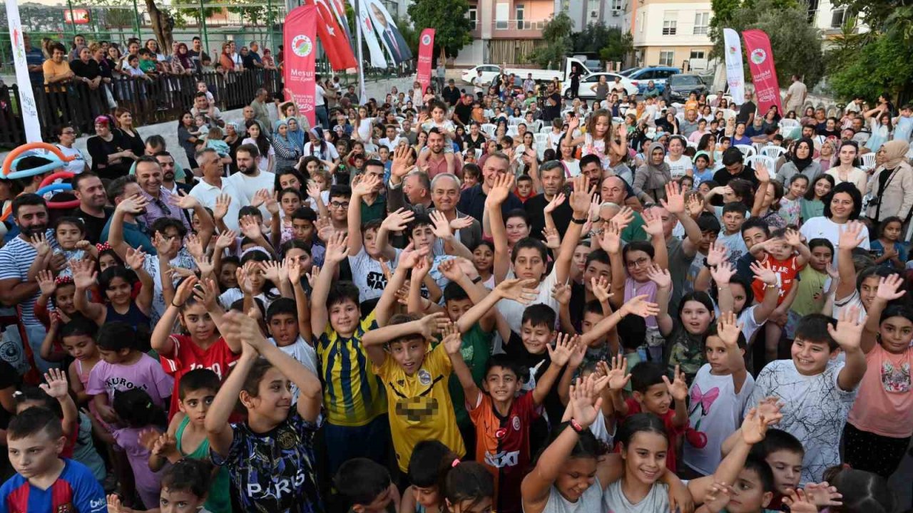 Mahallelerde eğlence "Sahne Kepez" ile başladı