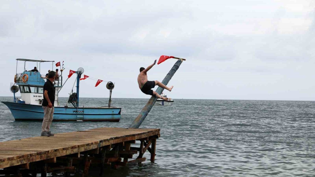 Kabotaj Bayramı’nda renkli görüntüler: Kıyasıya yarıştılar