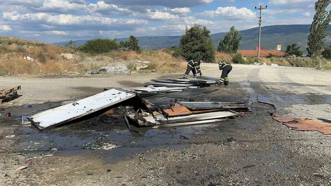 Çöpte çıkan yangın güneş enerjisi panellerine sıçradı