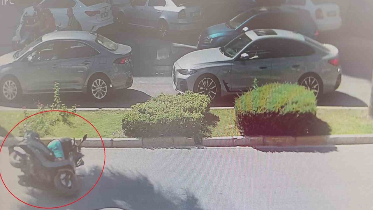 Devrilen motosikletin sürücüsü yaralandı, ilk yardım vatandaşlardan geldi