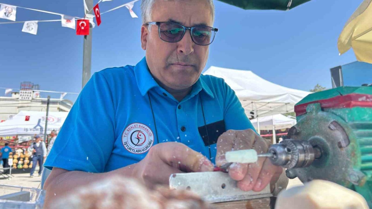 Eskişehir’in ‘beyaz altını’ lületaşı Van’da ilgi odağı oldu