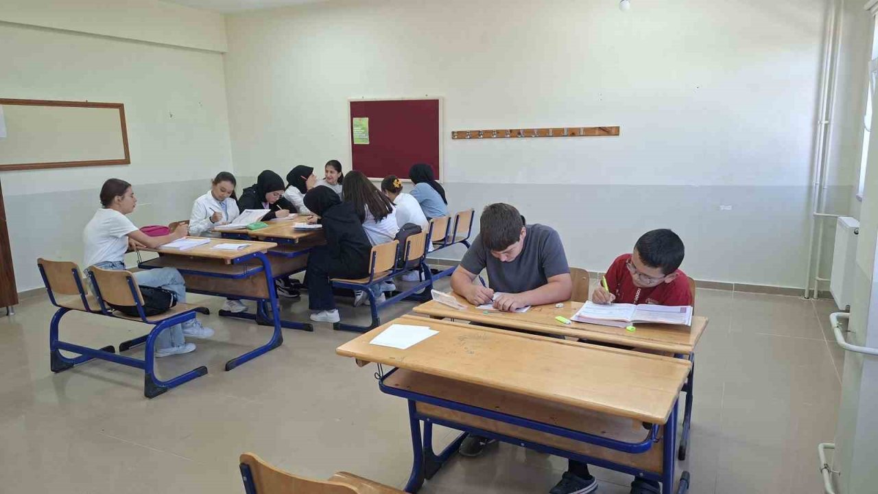 Hisarcık AİHL’de Yaz Akran Öğrenme Kampı başladı