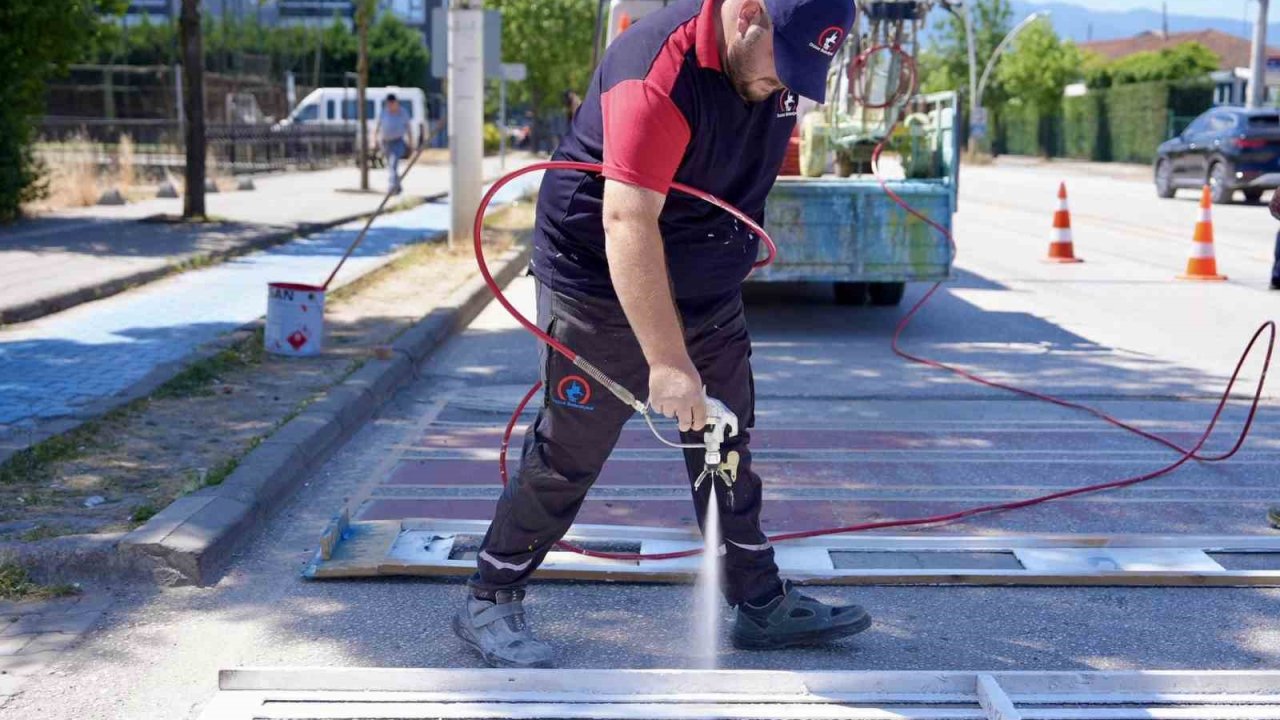 Düzce’de yaya çizgileri yenileniyor