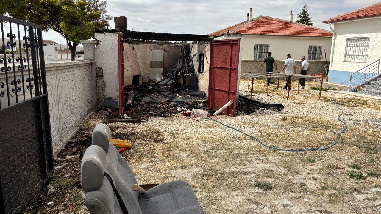 Kulu’da evin bahçesindeki garajda yangın