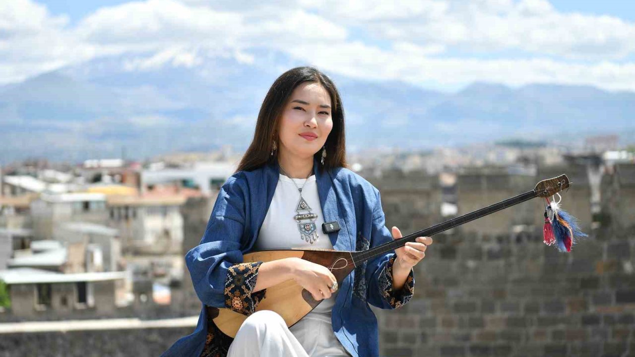 Büyükşehir ile Kayseri Kalesi’nde Kazak ezgileri yükseldi