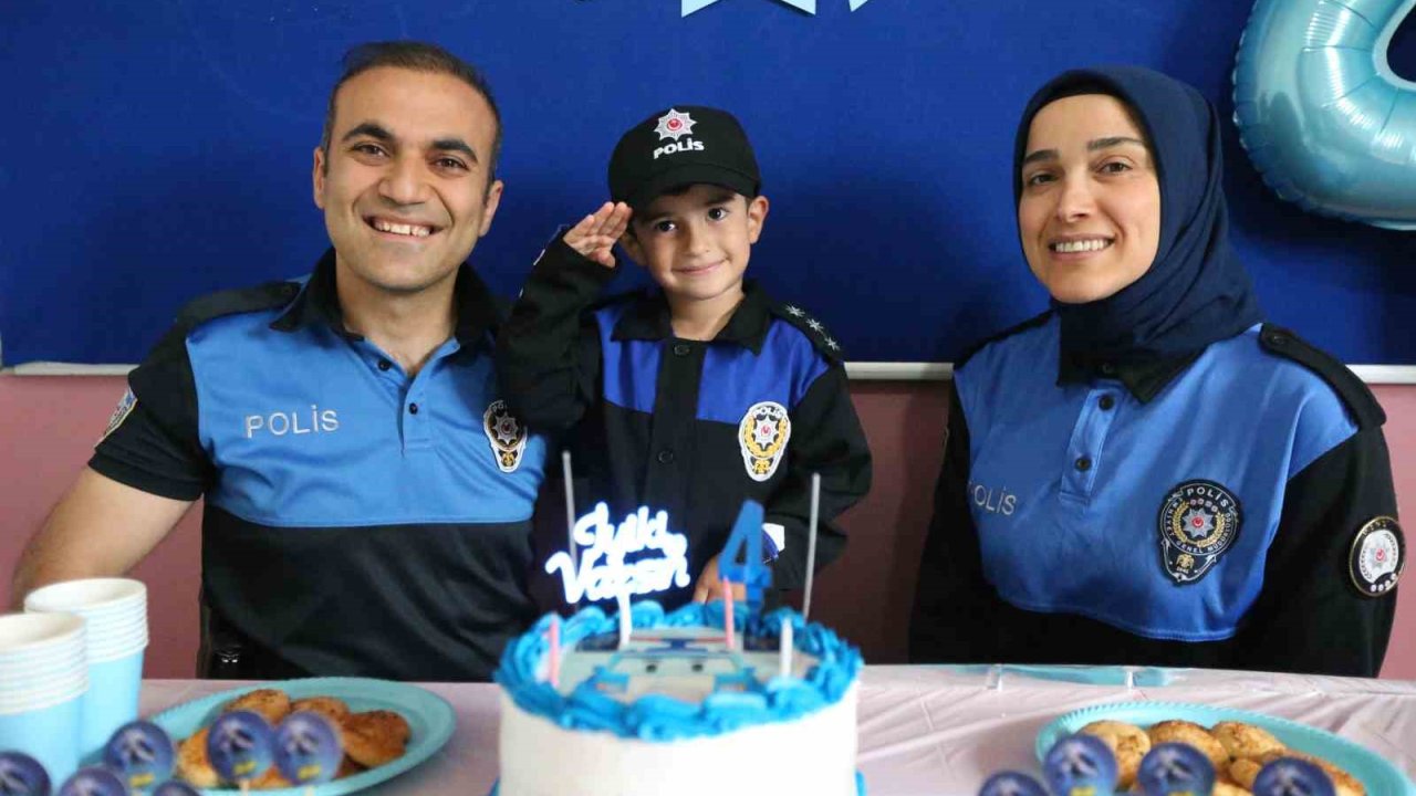 Kars’ta polis olmak isteyen çocuğa, polislerden doğum günü sürprizi
