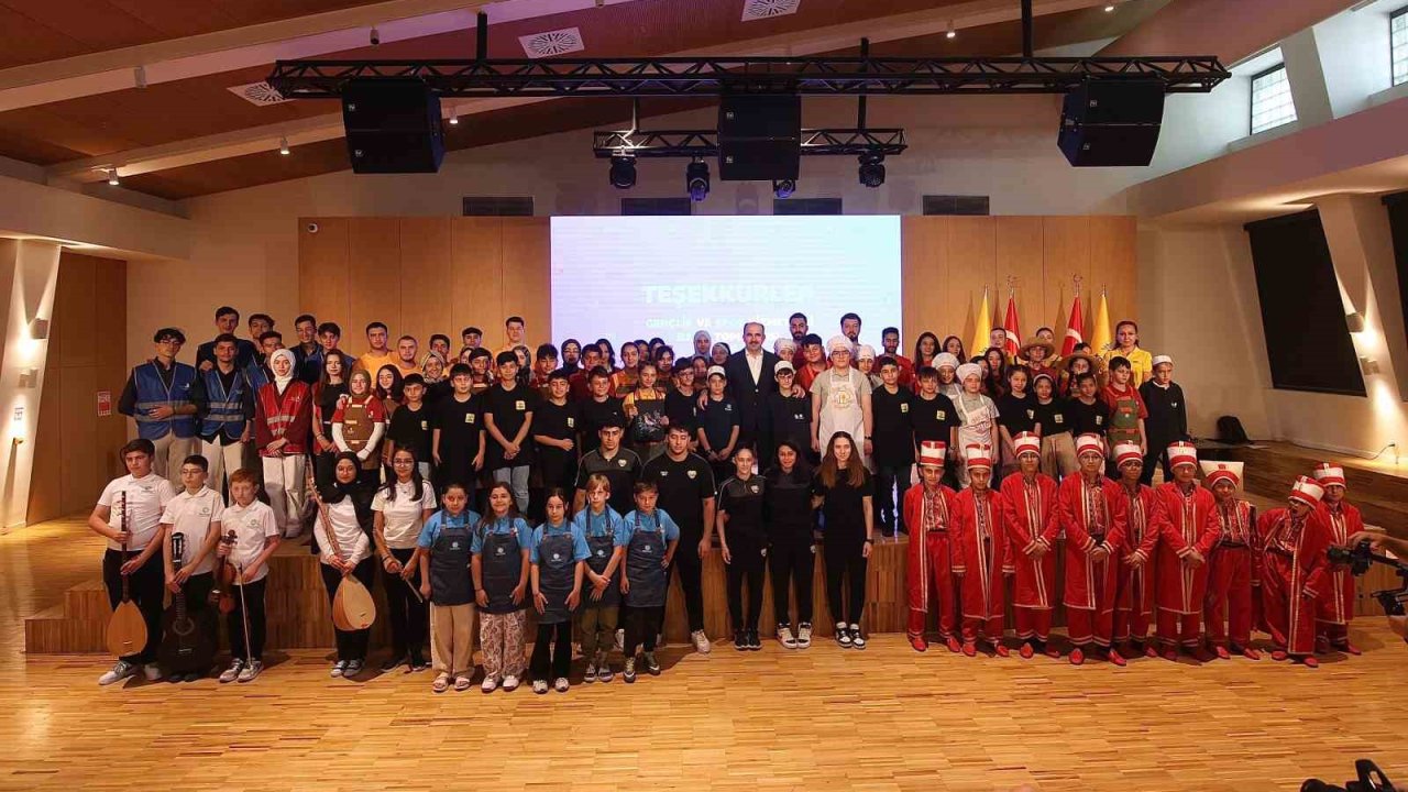 Başkan Altay gençlere yönelik faaliyetleri ve "Yaz Seninle Güzel" etkinliklerini anlattı