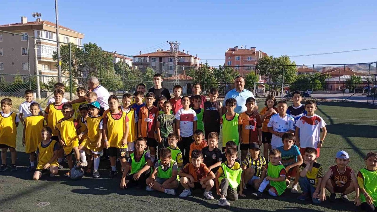 Çocuklara yönelik futbol kursu başladı