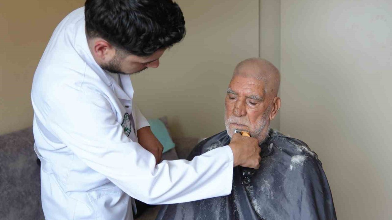 Gaziosmanpaşa’da "Evde Temizlik" ve "Evde Berber" hizmetleri yüzleri güldürüyor