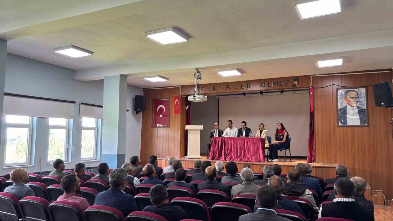 Kaymakam Tutal, muhtarlarla buluştu