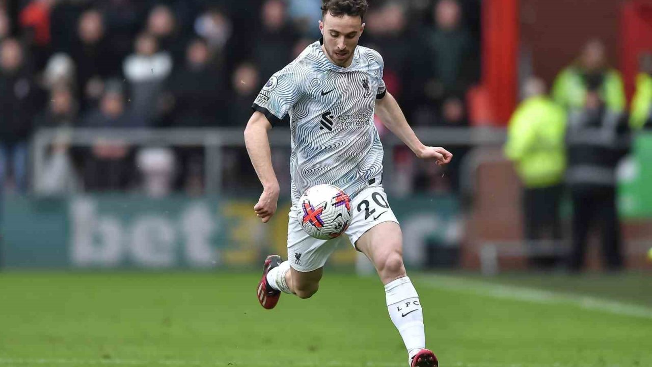 Liverpool’un Portekizli futbolcusu Diogo Jota, trafik kazasında hayatını kaybetti