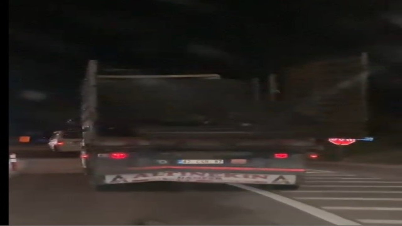 Damperinin arka kapağı açık şekilde seyreden kamyonun sürücüsüne ceza