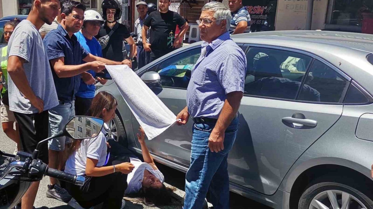 Vatandaşlar yaralı kadın sürücüyü güneşten havluyla korudu