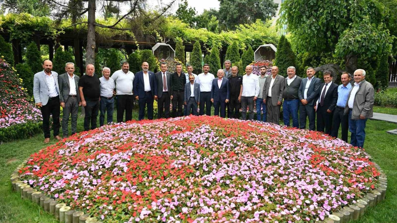 Başkan Büyükkılıç; Sarız’ın mahalle muhtarlarını büyükşehirde konuk etti