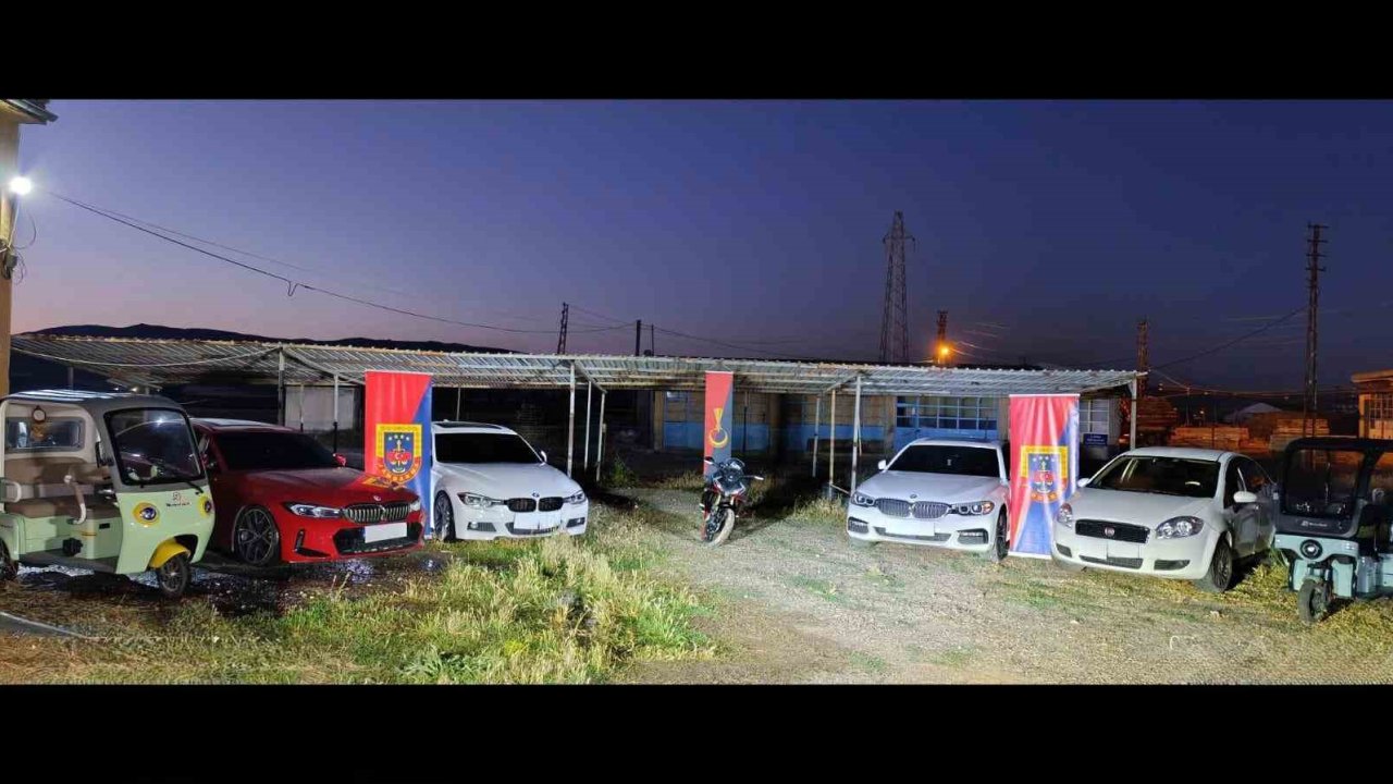 Jandarma ekiplerinden altın ve döviz hırsızlarına darbe