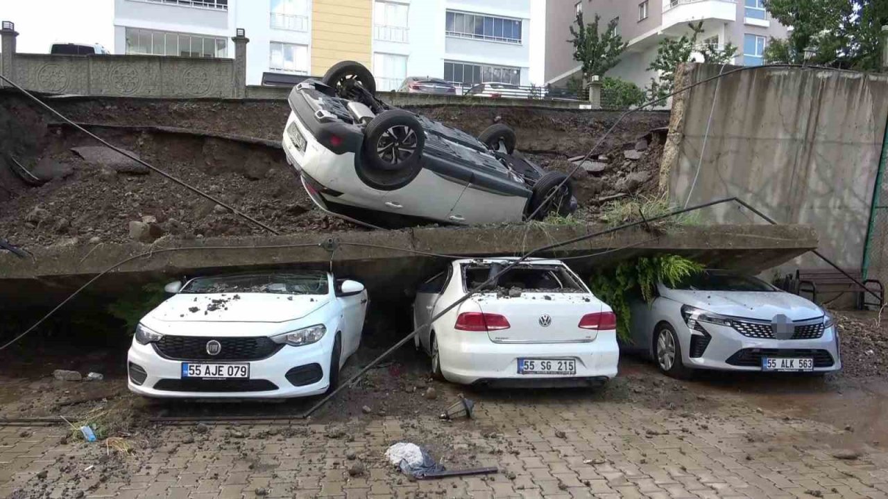 Samsun’da istinat duvarı yağmur sularına dayanamadı: 4 araç zarar gördü