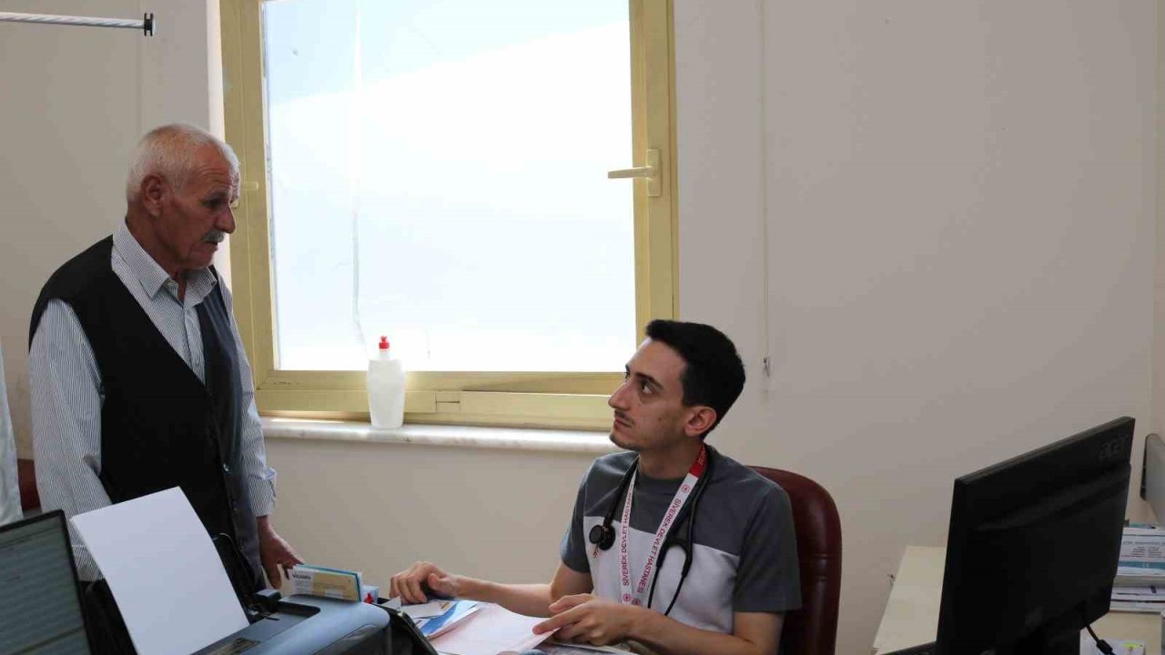 78 yaşındaki kadına kalıcı kalp pili takıldı