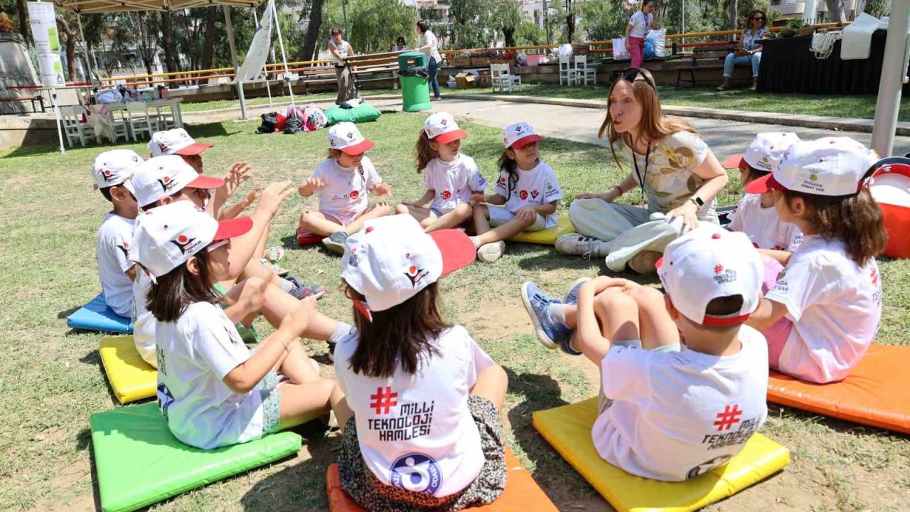 Minikler ve öğretmenler, doğayı sanatla keşfetti