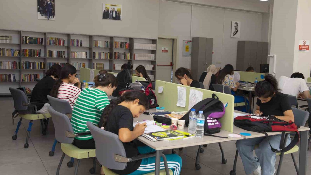 Mersin, öğrencilerin gözdesi olmaya devam ediyor