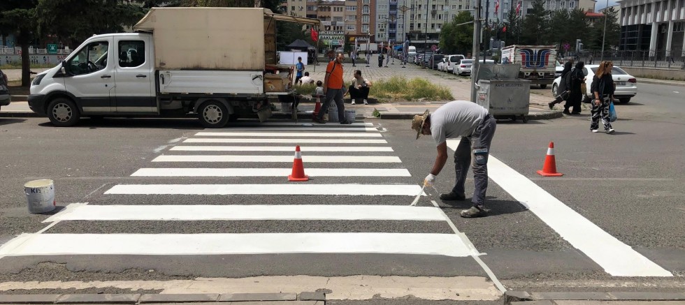 Kars'ta Karayolları Yaya Geçitlerini Yeniliyor