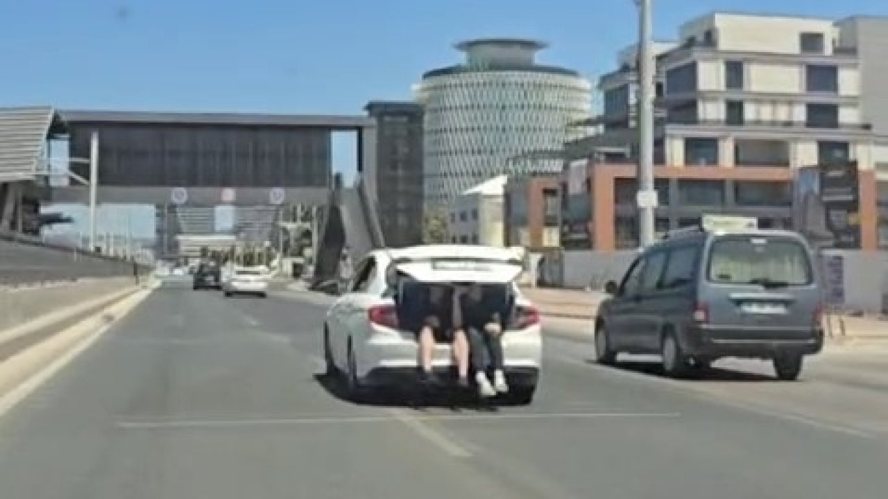 Kilometrelerce bagajda seyahat ettiler