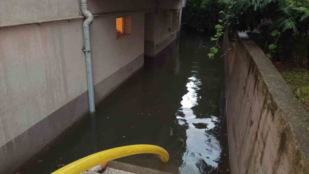 Atakum’da sağanak etkili oldu: Bodrum katları su bastı