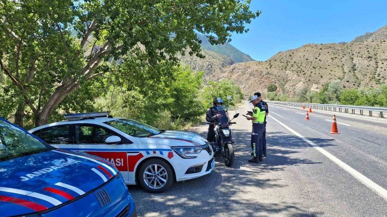 Jandarmadan Erzurum’da bir ayda 18 bin 305 araç kontrolü