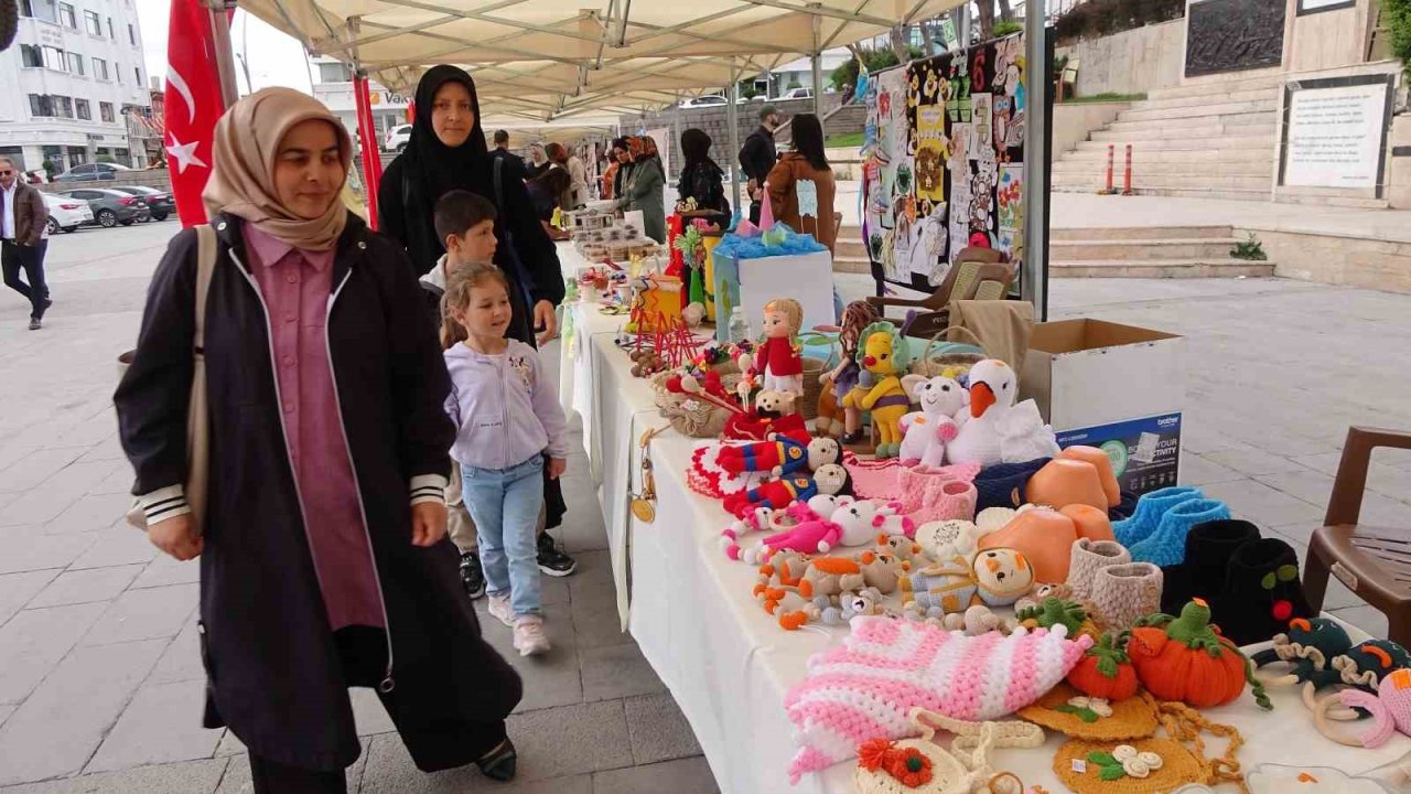 Aile Destek Merkezleri’nde üreten anneler ve çocuklarının ürünleri vatandaşların beğenisine sunuldu