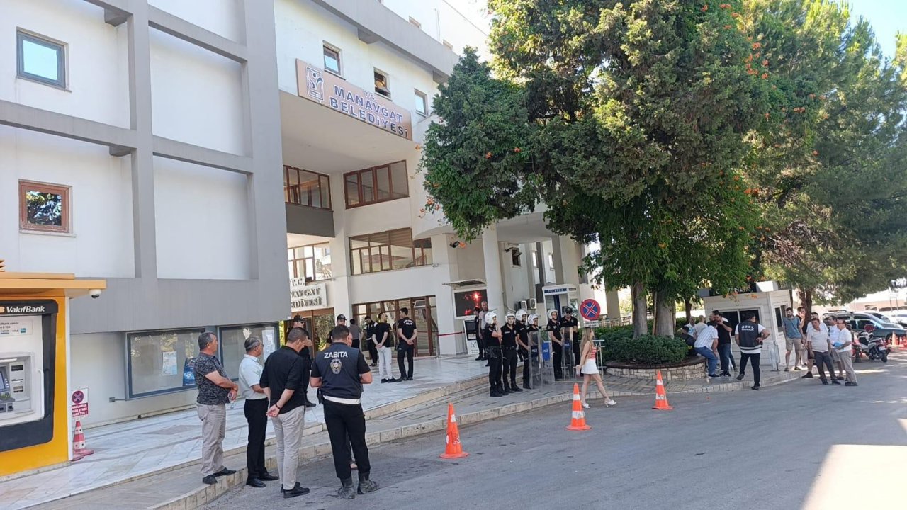 Manavgat Belediyesi’ne ’rüşvet ve yolsuzluk’ operasyonu