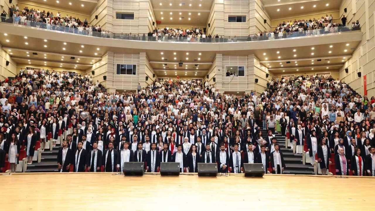 ERÜ Sağlık Bilimleri Fakültesi’nden 295 öğrenci mezun oldu