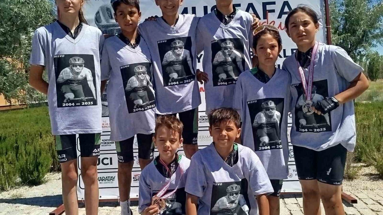 Akhisarlı pedallar Türkiye Şampiyonası’nda madalyaları kaptı