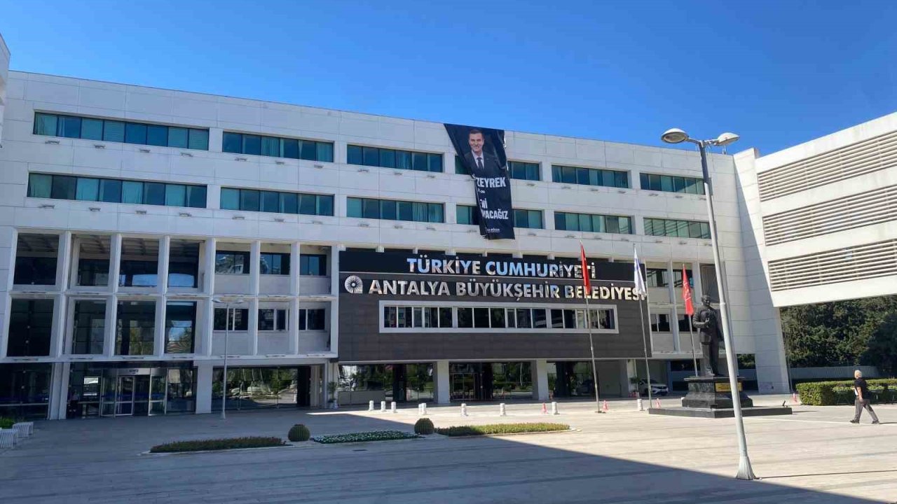 Antalya Büyükşehir Belediye Başkanı Muhittin Böcek gözaltına alındı