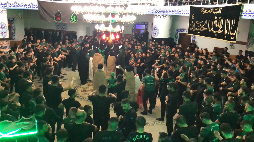 Kars’ta muharrem ayının 9. gecesi için etkinlik yapıldı.