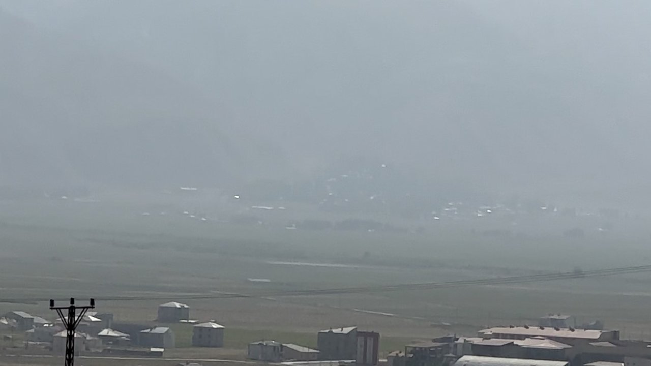 Çöl tozu Yüksekova’da etkili oldu