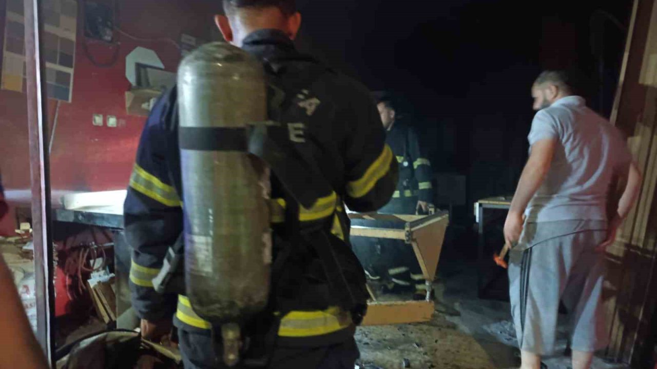 Mobilya dükkanında çıkan söndürüldü