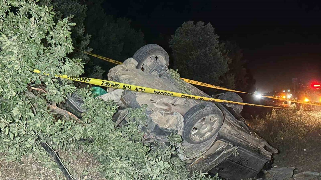 Kontrolden çıkan otomobil şarampole devrildi: 1 ölü, 2 yaralı